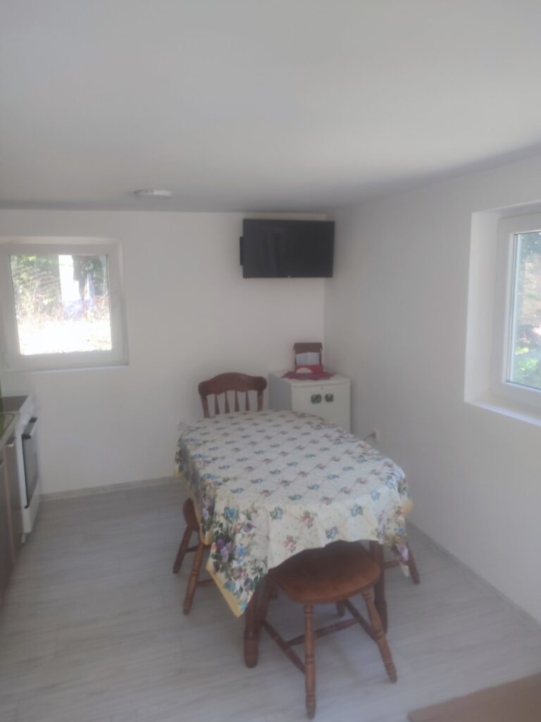 dnevna soba sa tv om