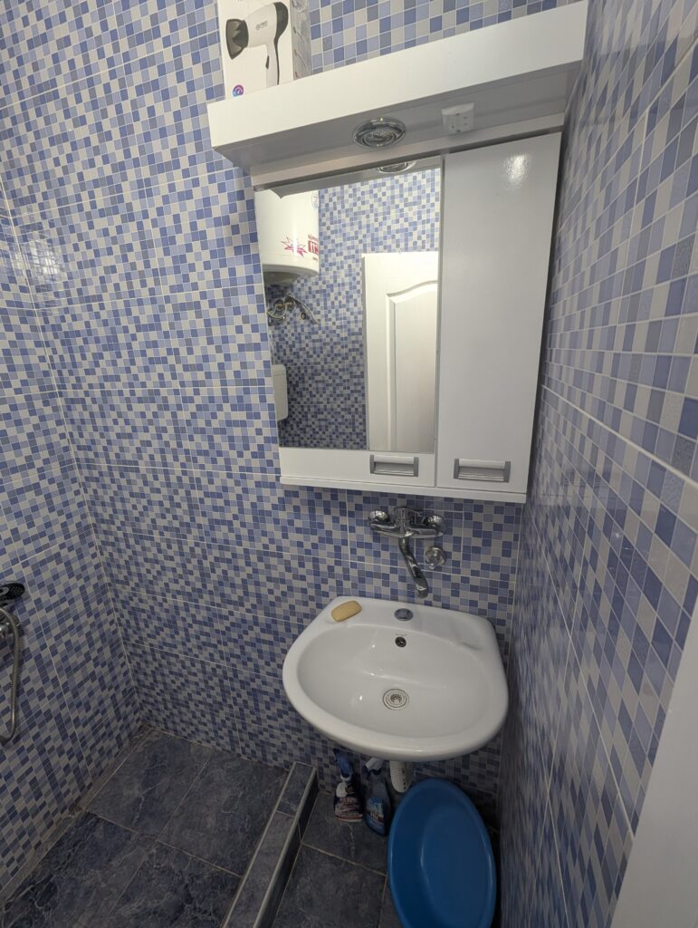 Umivaonik apartmana 1