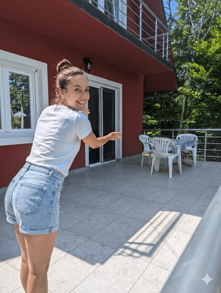 devojka promovise apartman